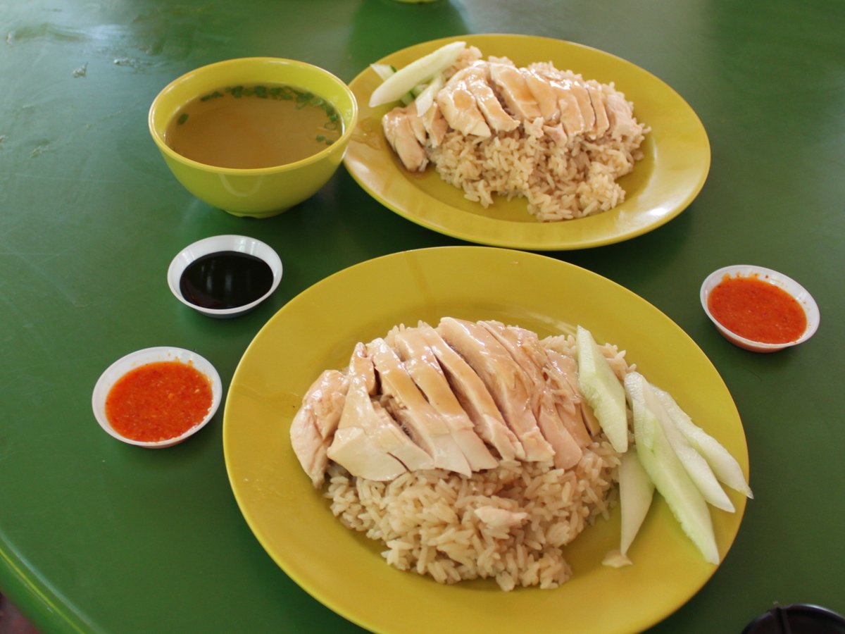 Cơm gà, mỳ laska, thịt xiên nướng satay ở Singapore