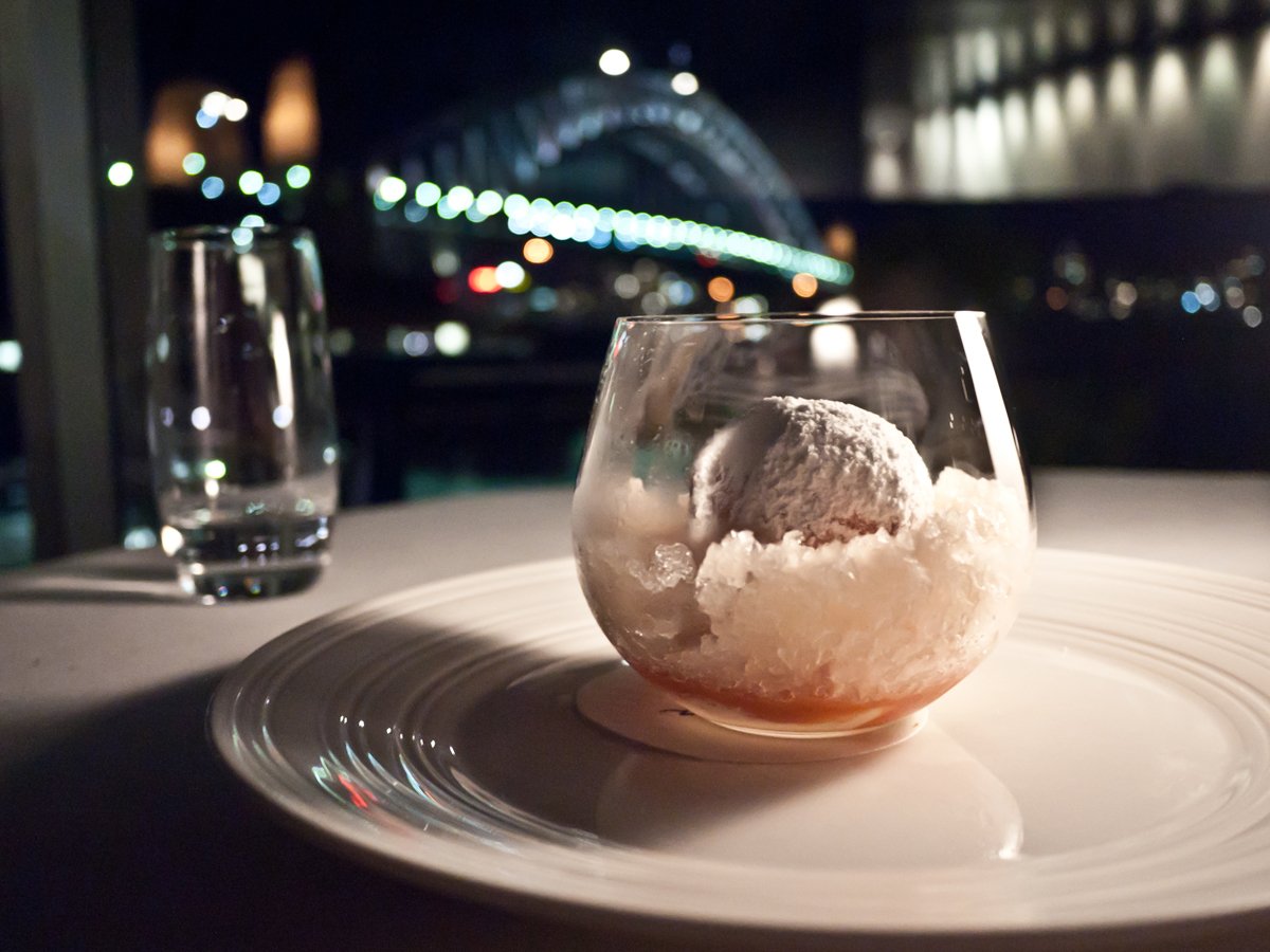 Món tráng miệng Guava Snow Egg - Australia